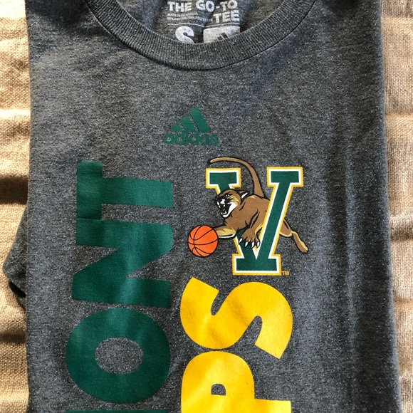 adidas UVM Hoops T-SHIRT Mens S - University of Vermont Catamounts BASKETBALL - Picture 5 of 5